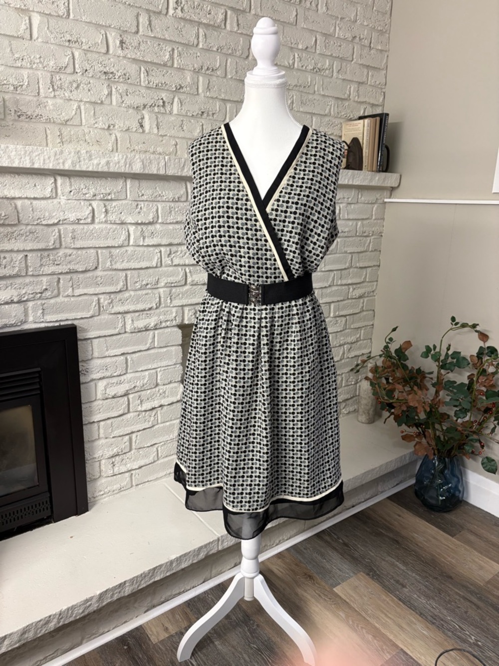 Tradition Black & White Patterned V-Neck Midi Dress Womens Size 14 Wrap Bodice